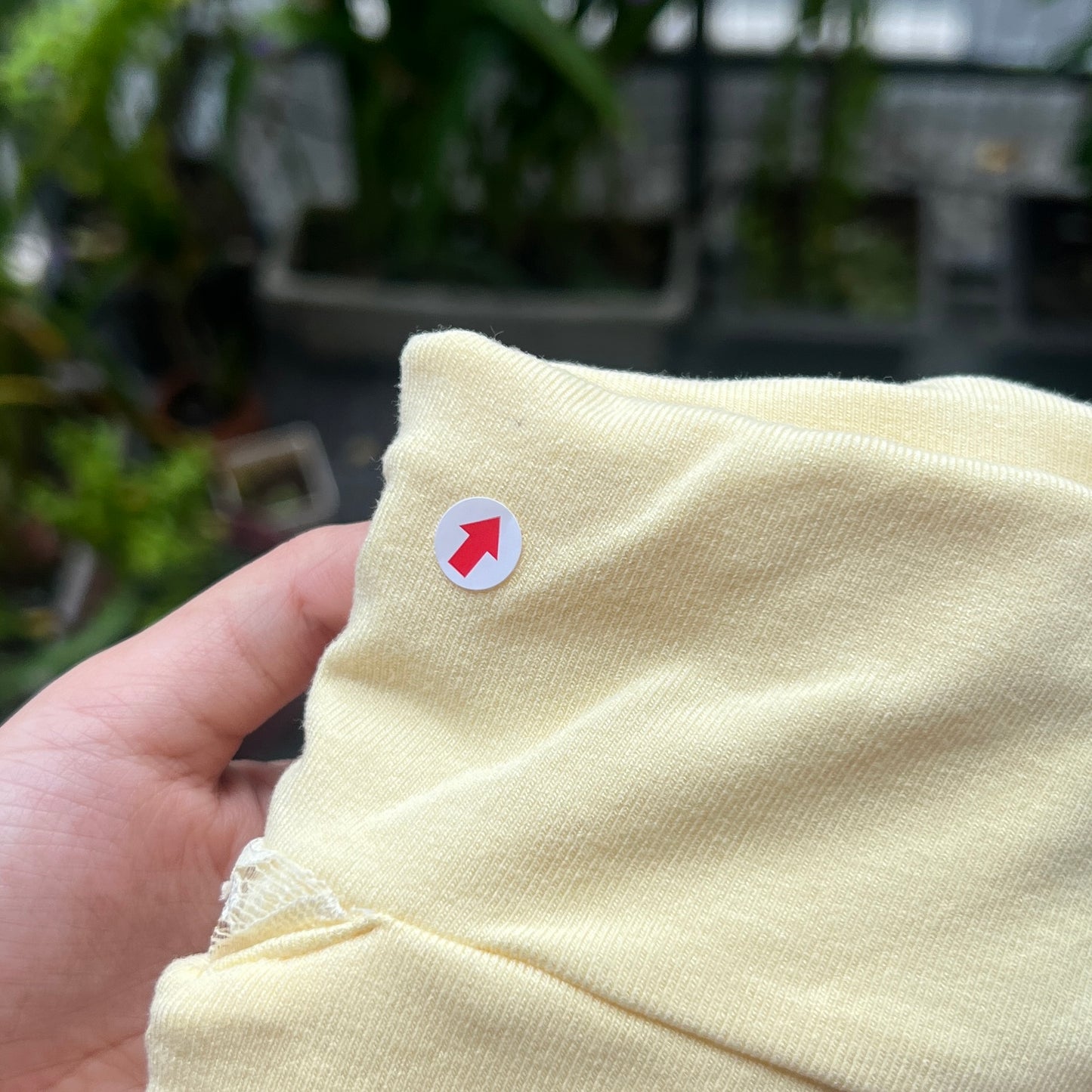 Bowtie top (small defect)