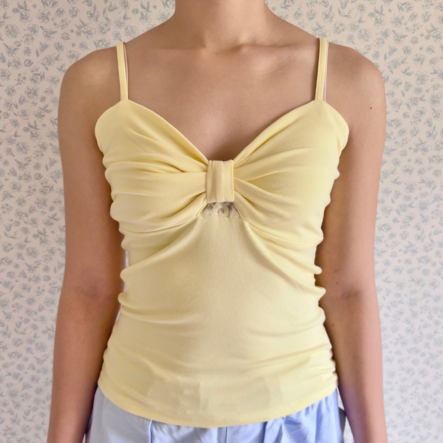 Bowtie top (small defect)